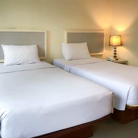 J TWO S Pratunam Hotel Bangkok Bagian luar foto