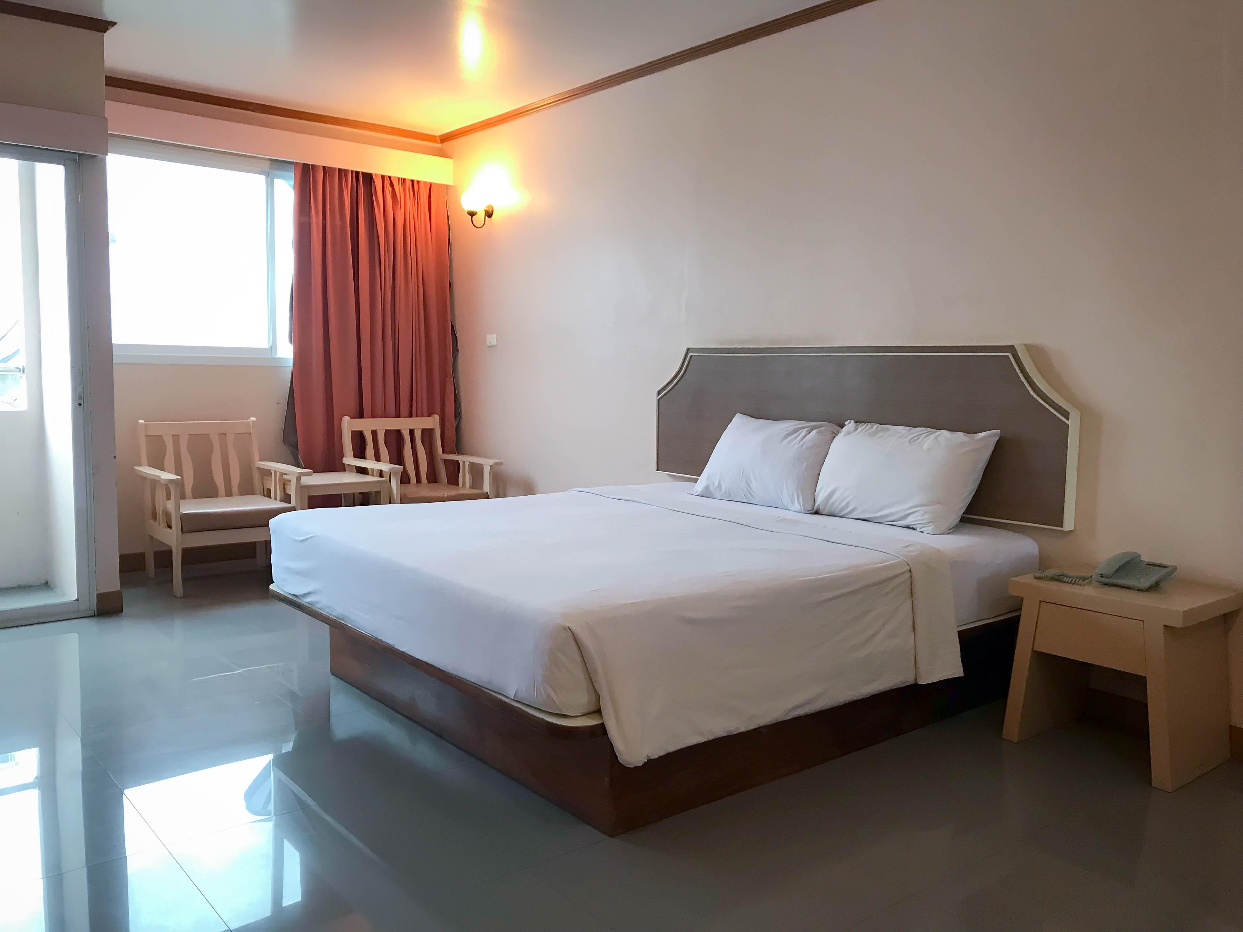 J TWO S Pratunam Hotel Bangkok Bagian luar foto
