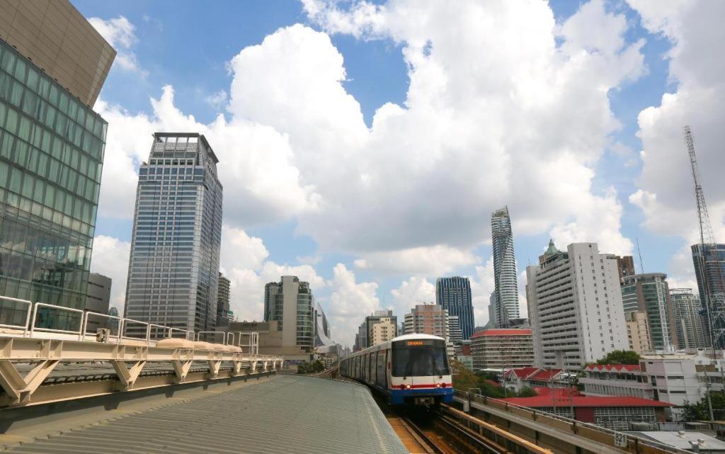 J TWO S Pratunam Hotel Bangkok Bagian luar foto