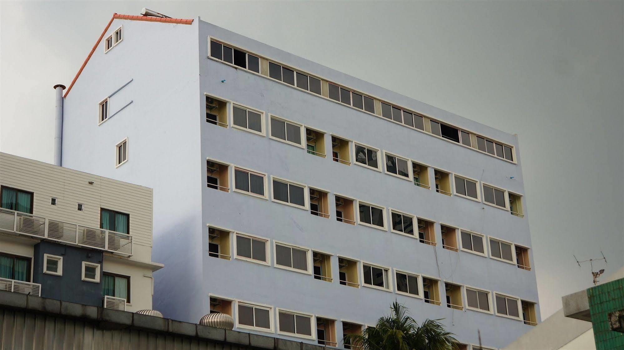 J TWO S Pratunam Hotel Bangkok Bagian luar foto